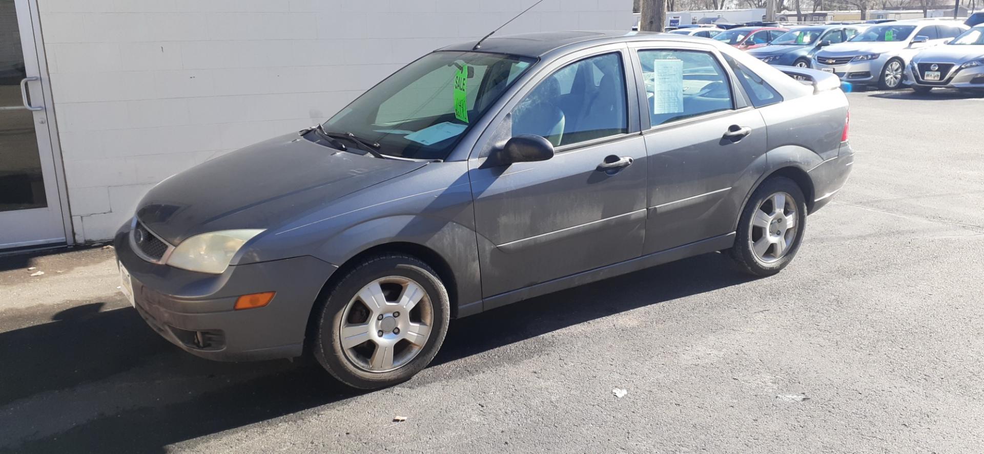 2005 Ford Focus ZX4 S (1FAFP34N15W) with an 2.0L L4 DOHC 16V engine, located at 2015 Cambell Street, Rapid City, SD, 57701, (605) 342-8326, 44.066433, -103.191772 - CARFAX AVAILABLE - Photo#2